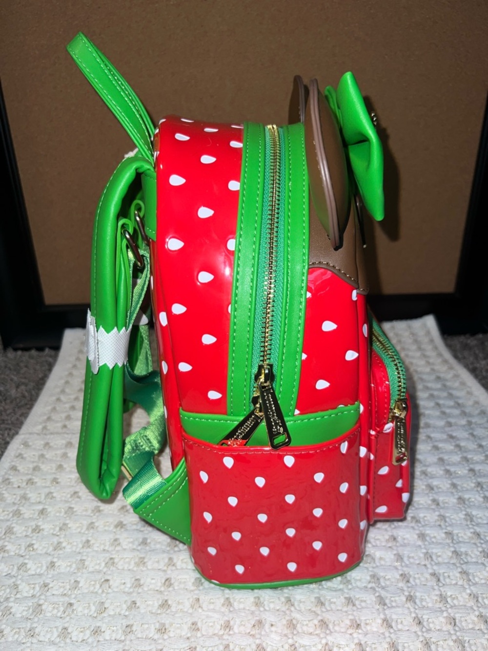 NWT Loungefly Disney Minnie Chocolate Dipped Strawberry Scented Backpack RARE - Picture 8 of 8